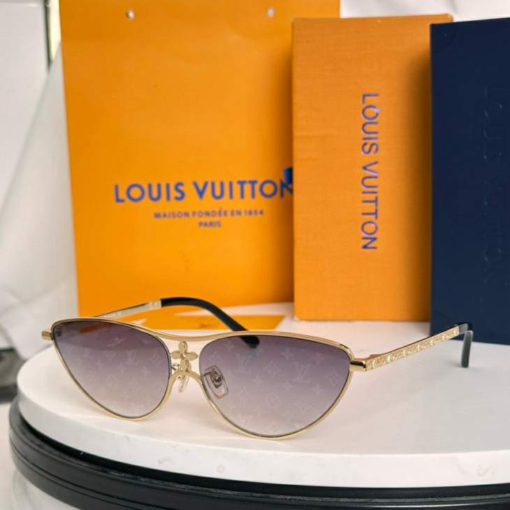 Picture of Louis Vuitton Sunglasses _SKUfw79399243fw